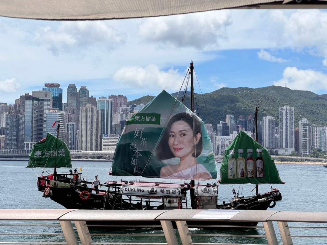 农夫山泉这广告......佘诗曼知道吗？！