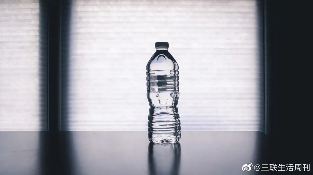 怡宝推出高端典藏瓶装水，“竹山风月”系列包装！