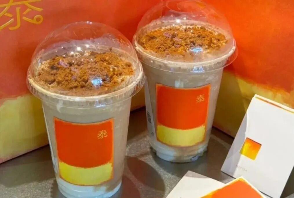 喜茶新品包装设计像纸钱？网友：喝泰奶见太奶...