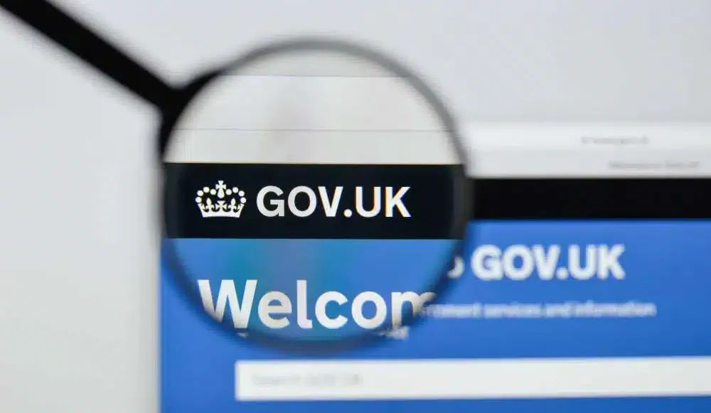500万只换个“.”惹争议！这就是英国政府的新LOGO