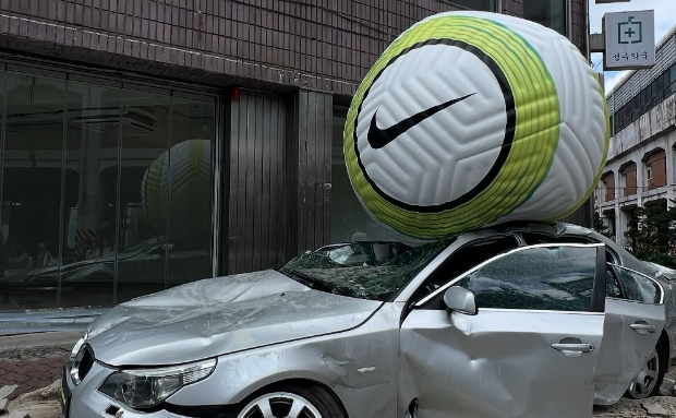 Nike夺笋呐，为拍广告，砸了辆宝马